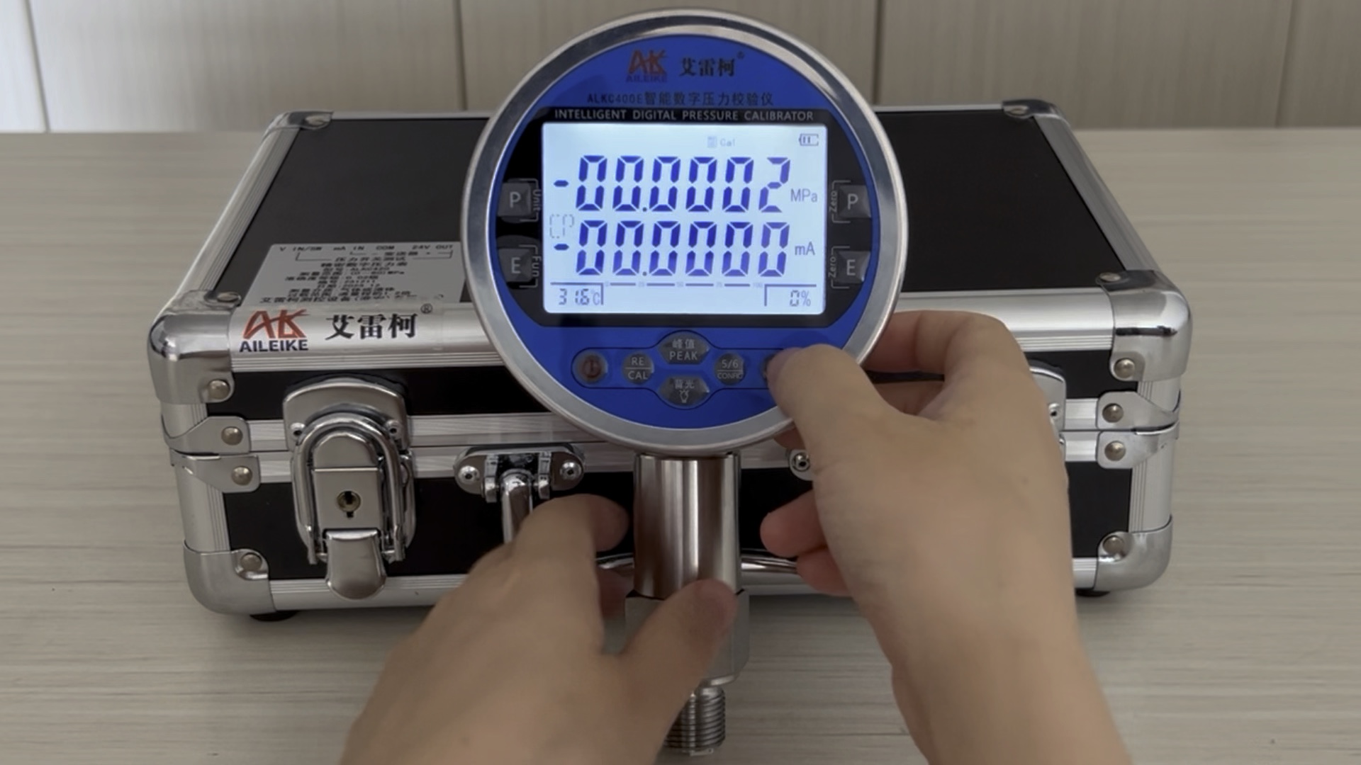 应了解制造商提供的平均无故障时间、典型使用寿命及售后服务网络