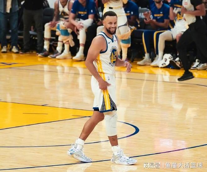 库里复出难救主 火箭险胜勇士申京立大功