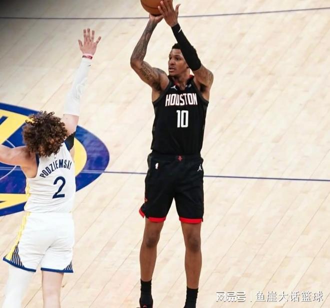 库里复出难救主 火箭险胜勇士申京立大功