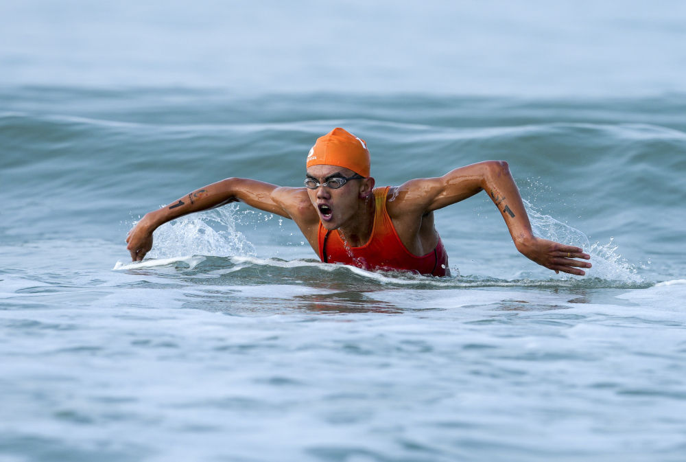 东道主选手范俊杰带伤夺金 伊朗代表团克服困难