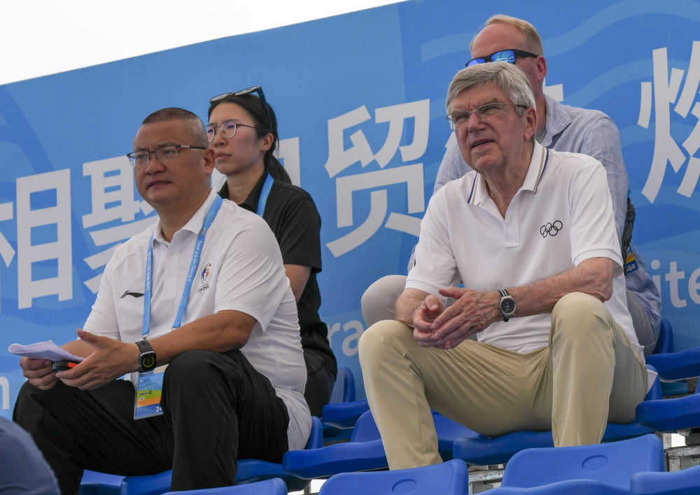 东道主选手范俊杰带伤夺金 伊朗代表团克服困难