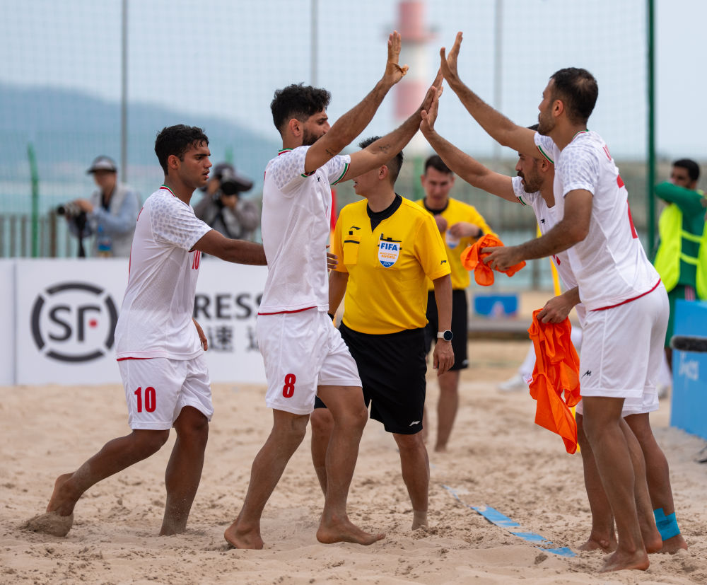 东道主选手范俊杰带伤夺金 伊朗代表团克服困难