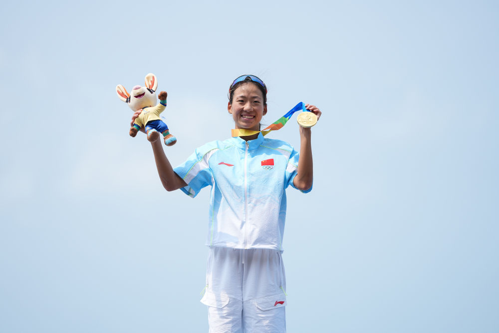 东道主选手范俊杰带伤夺金 伊朗代表团克服困难